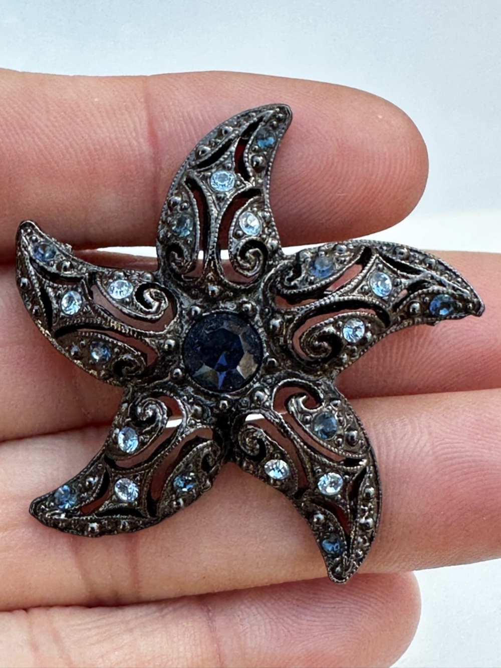 Vintage Rhinestone Starfish Brooch Blue Crystal Sea Star Pin Gunmetal Tone - Picture 4 of 6